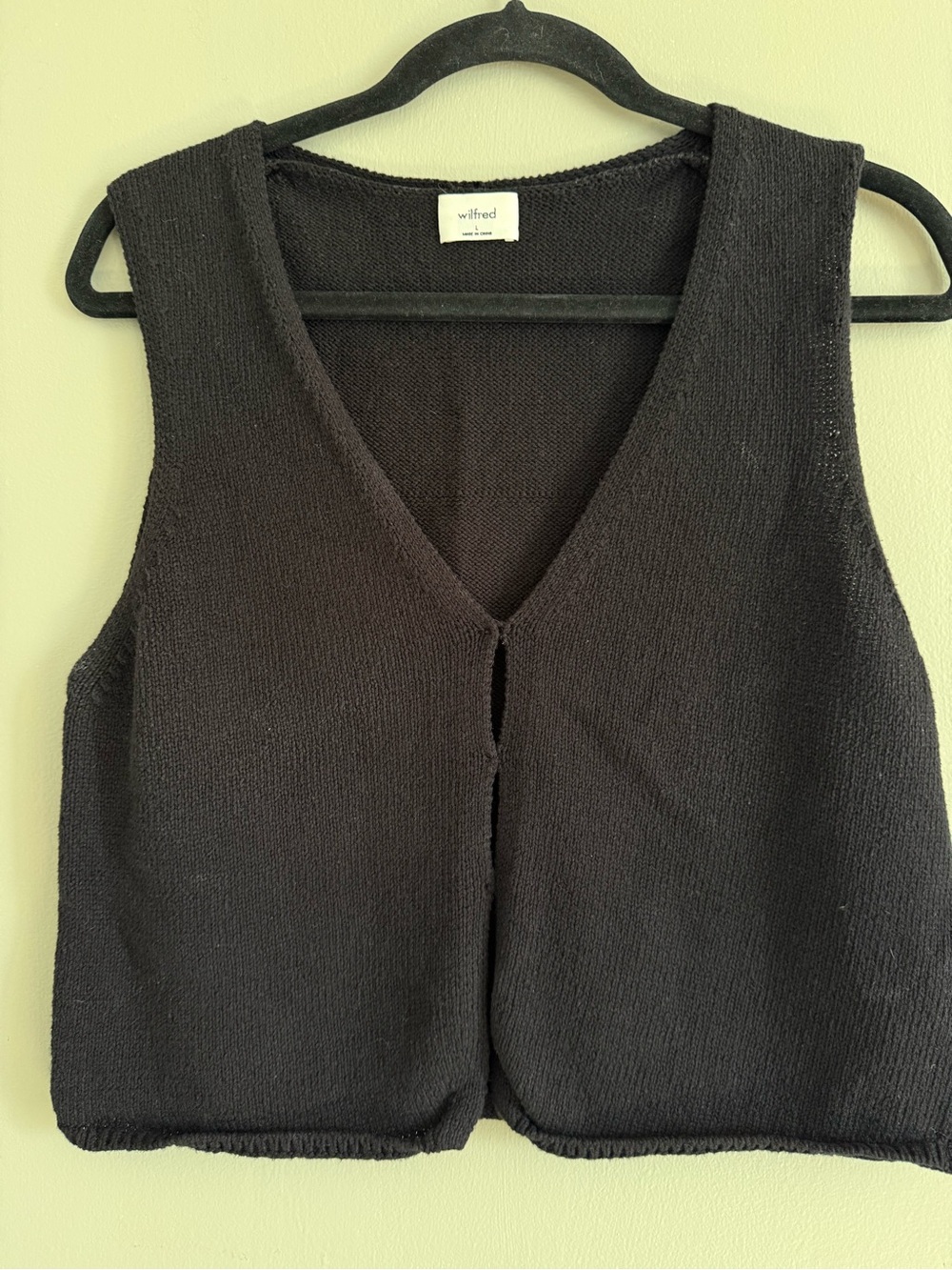 Wilfred Aritzia Black Knit Cropped Vest Button Front Minimalist Academia Large